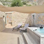 Akrolithi Boutique Hotel&suites 3* Oitylo