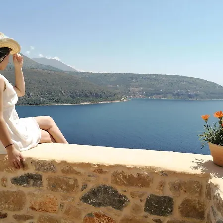 Akrolithi Boutique & Oitilon