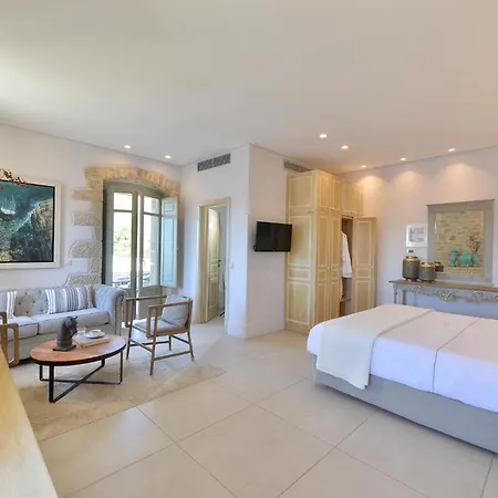 Akrolithi Boutique & Oitilon