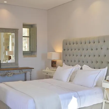 Akrolithi Boutique & 3* Oitylo