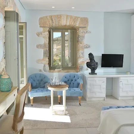 Akrolithi Boutique &