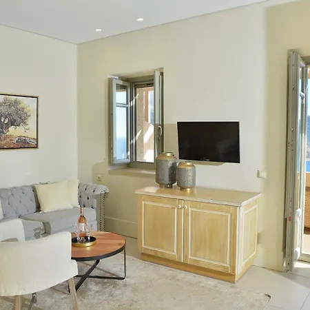 Akrolithi Boutique &