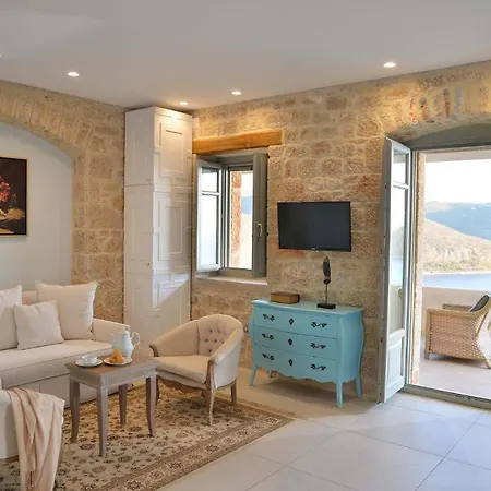 Hotel Akrolithi Boutique & Oitylo