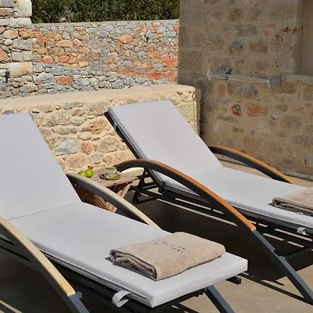 Akrolithi Boutique & 3* Oitylo