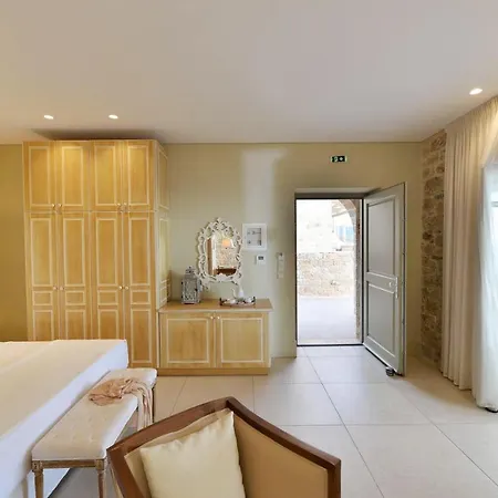 Akrolithi Boutique &