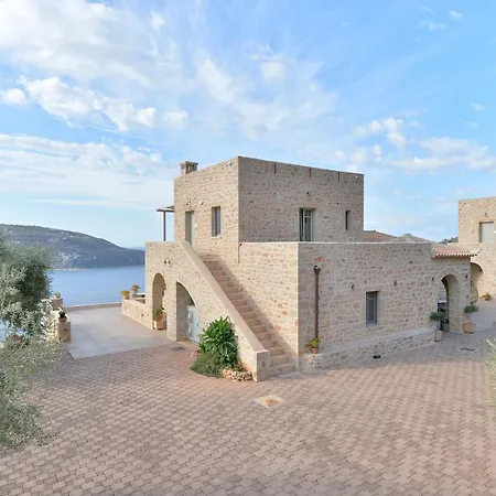 Akrolithi Boutique Hotel&suites 3*