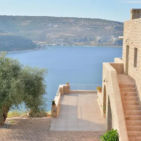 Akrolithi Boutique &