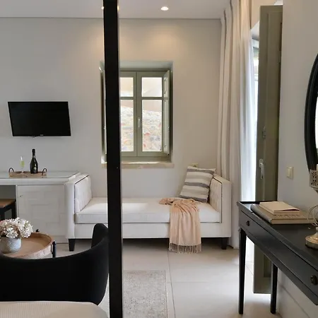 Akrolithi Boutique & 3* Oitilon