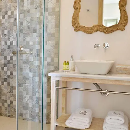 Akrolithi Boutique &