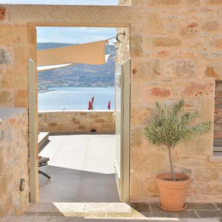 Akrolithi Boutique & 3* Oitilon