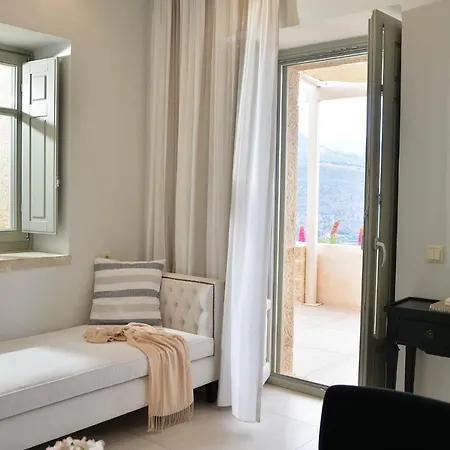 Akrolithi Boutique &