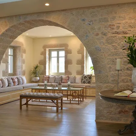 Akrolithi Boutique & 3* Oitilon