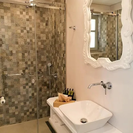 Akrolithi Boutique & Oitilon