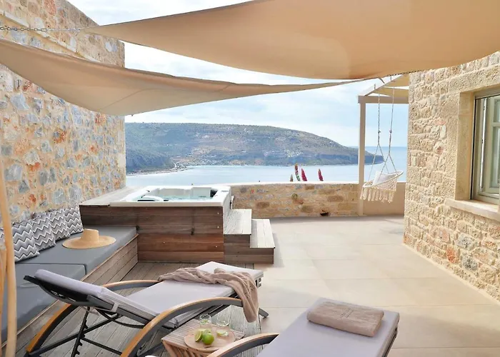 Akrolithi Boutique & イティロ