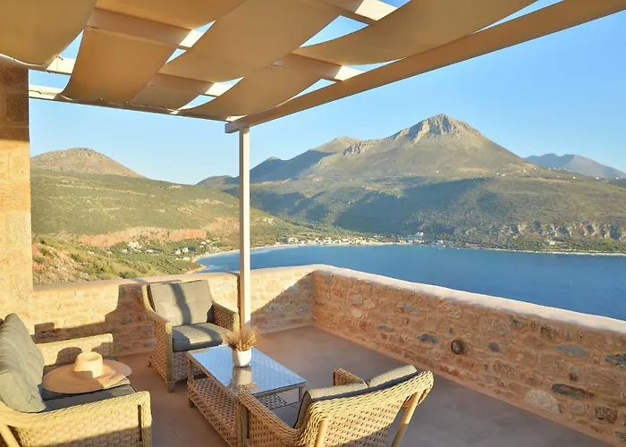 Akrolithi Boutique & Oítilon