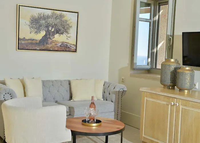 Akrolithi Boutique & Hotel