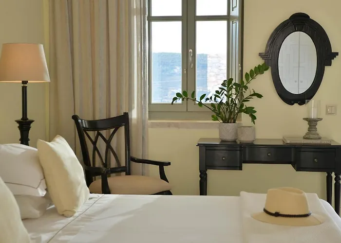 Akrolithi Boutique & Hotel