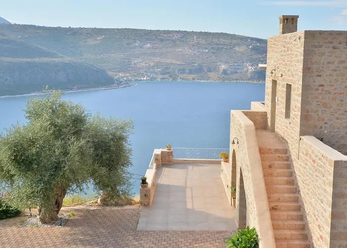 Akrolithi Boutique &