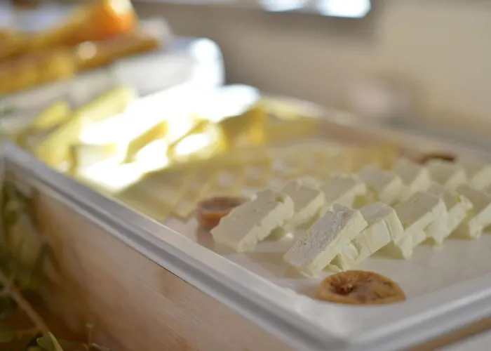 Akrolithi Boutique & Oítilon