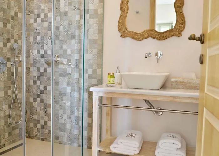 Akrolithi Boutique &